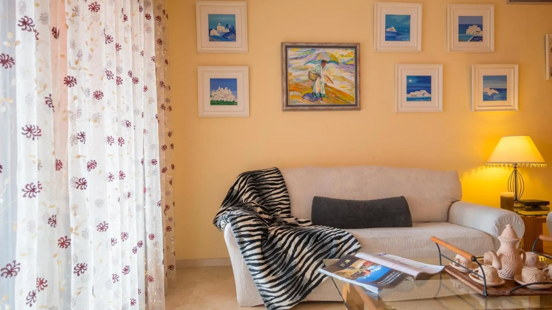 First Level Apartment With Large Terrace 马尔韦利亚
